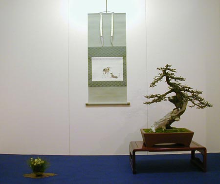 Tokonoma with larch from the exhibition "SAKKA TEN" 2002